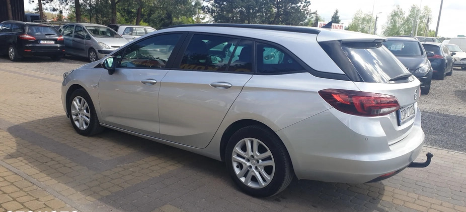 Opel Astra cena 46800 przebieg: 173000, rok produkcji 2018 z Grudziądz małe 106